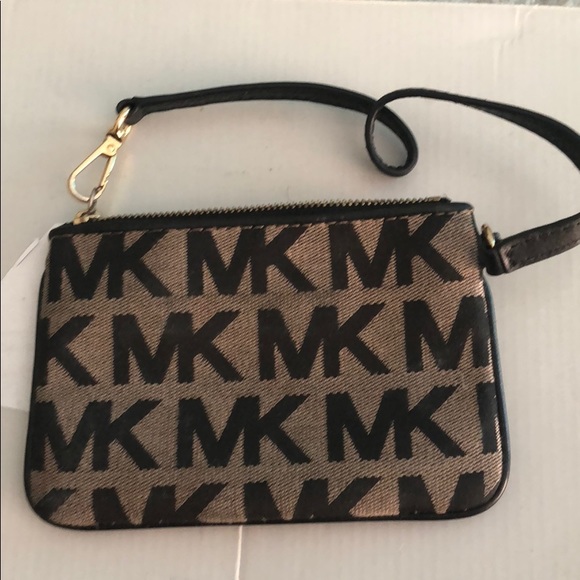 Michael Kors Coin Purse / Wristlet - Picture 2 of 2